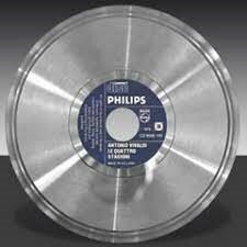 SE CREA EL PRIMER CD