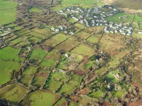 Primeras Enclosures Acts emitidas por el Parlamento Británico en masa