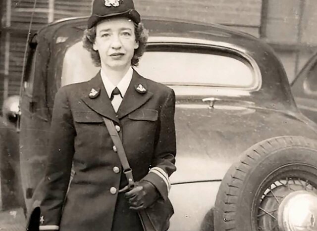 Hopper joins the U.S. Naval Reserve