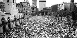 ASUME LA PRESIDENCIA ALFONSÍN