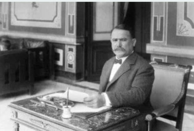 1921 El presidente de México Álvaro Obregón da prioridad a la política de protección de mexicanos en el extranjero