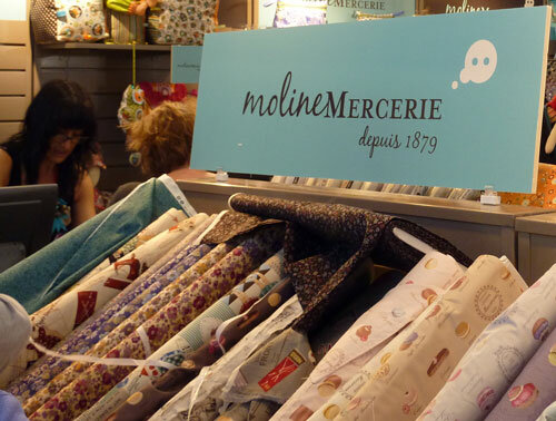 Se va del orfanato y trabaja en una mercería