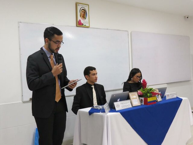 Conoce otro gusto, el gusto por las leyes, un gusto que se vuelve tan importante que desea encaminarse para ser profesional del derecho