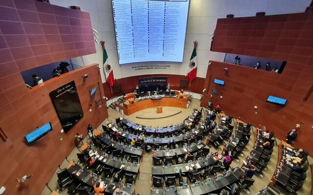 Promulga la cuarta Ley Orgánica de la Armada de México