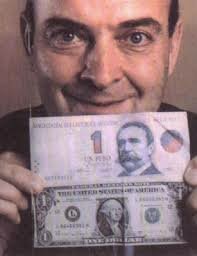 Ley de Convertibilidad - Con este régimen se estipuló un sistema monetario con una tasa de cambio fija que estableció la paridad, uno a uno, del peso con el dólar