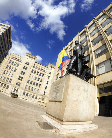 Se construyó el palacio de las comunicaciones