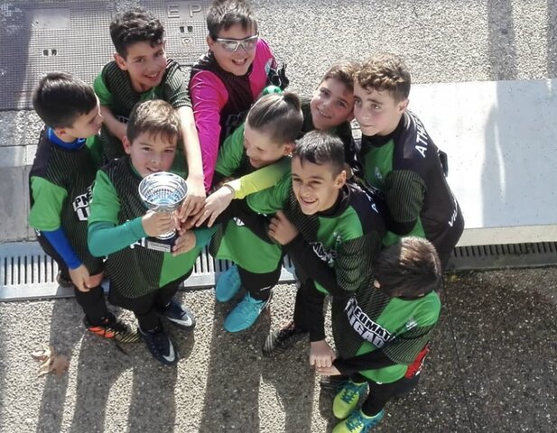 COMENÇO A JUGAR EN UN EQUIP DE FUTBOL