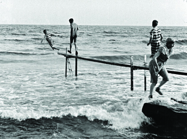 Primera película de cine, por los hermanos Lumiére.