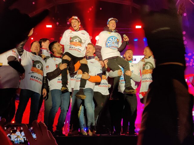 Celebració del mundial de Marc i Álex Márquez