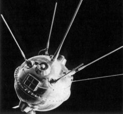 Запущен искусственный спутник "Луна-1"