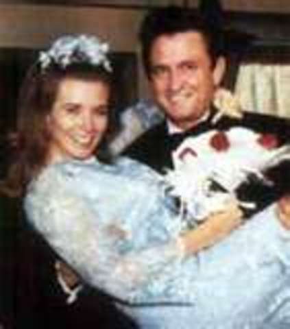 Johnny Marries June Carter.