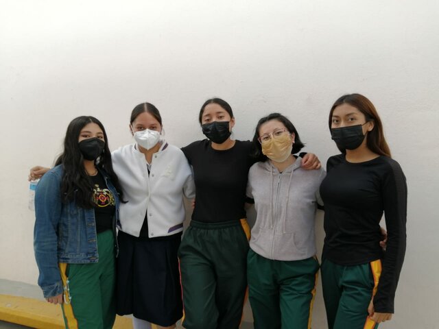 El bachiller y las amigas maravillosas que me dio.