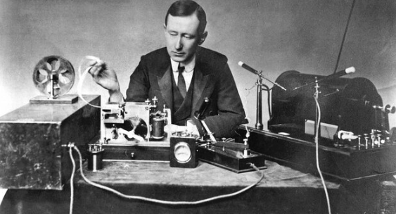 Creación de la Radio