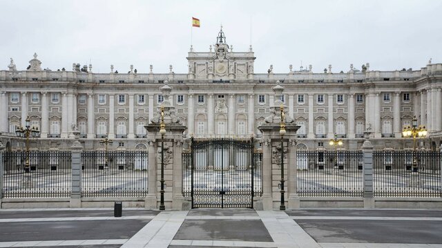 Comienzo de la construcción del Palacio Real de Madrid