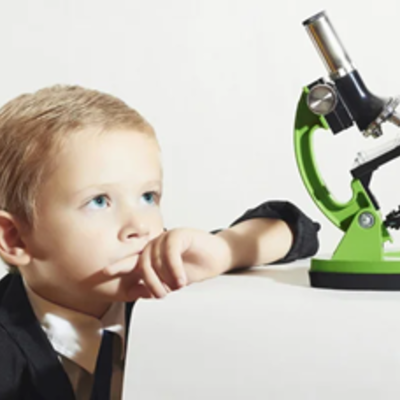 Timeline: Contributo dos cientistas para a evolução do microscópio ótico