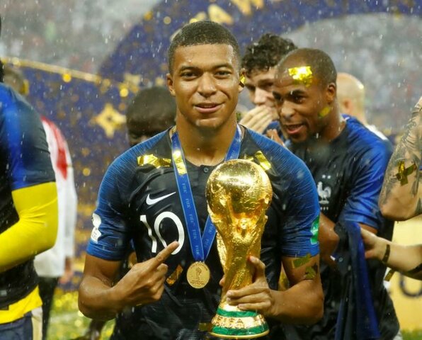 Copes Mbappe (PSG)