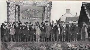 Robert Owen crea la Great Trade Union.