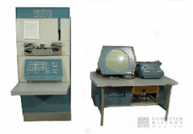 Первые монитор и клавиатурный ввод.