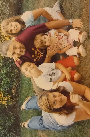 LA FAMILIA ES DIVIDEIX