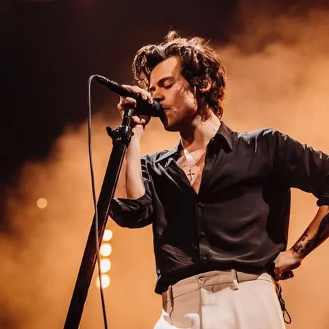 INICIO DE CARRERA DE SOLISTA