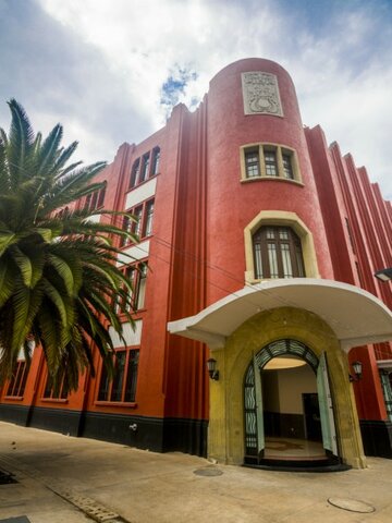 Cien Edificios Públicos