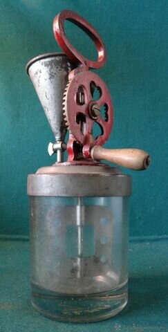 en 1919 se creo la primera batidora