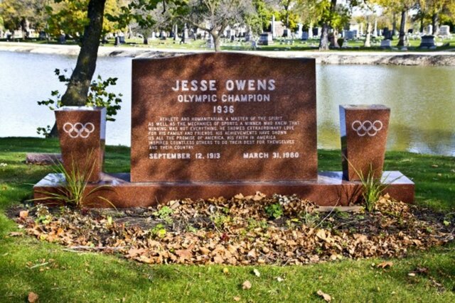 Jesse Owens dies of lung cancer in Arizona at age sixty-six