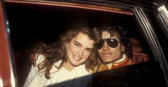 Inicia su primer relación sentimental