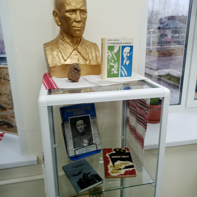 Timeline: Биография Кедра Митрея