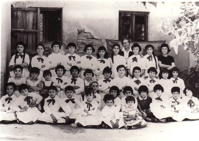 Trabaja como maestra interna