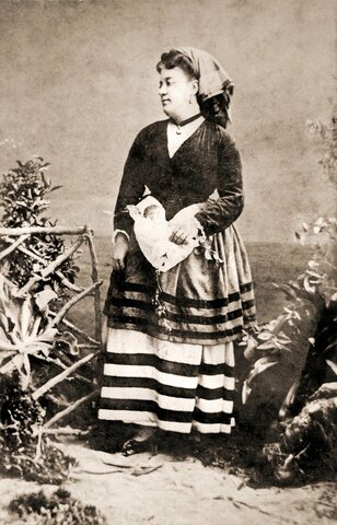 Nace Ángela Peralta