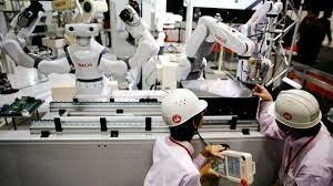 Recherches sur la robotique avancée aux États-Unis et lancement au Japon du programme « Usine sans homme ».