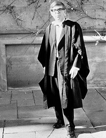 Stephen comença a anar a la Universitat