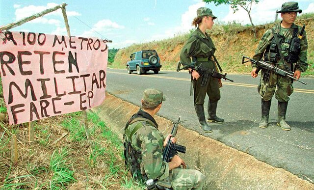1998-2002 secuestros y pescas milagrosas por parte de guerrillas.
