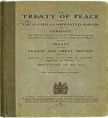 Tratado de Versalles (fin de la guerra de independencia de los Estados Unidos). España recupera Menorca y Florida.