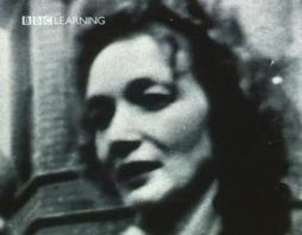 John Lennon's Mother, Julia Dies