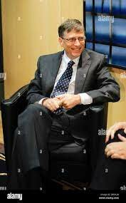 Bill Gates es dirigeix a reunir-se amb els líders empresarials del govern.