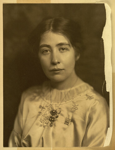 Sylvia Pankhurst elegida nueva Primer Ministro de Gran Bretaña