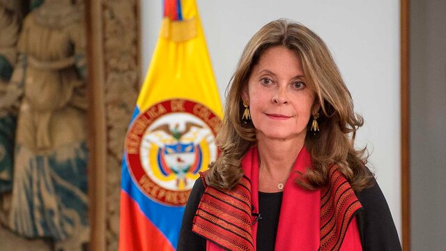 Mujer: Primera MIN. DEFENSA