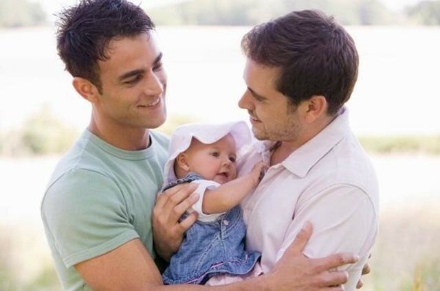 Aprueban adopción para parejas diversas