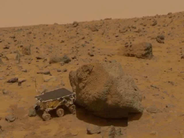 Lancement de la mission Mars Pathfinder d'exploration de Mars, embarquant un petit robot Sojourner.