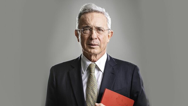 Agosto - 2002 Alvaro Uribe Velez