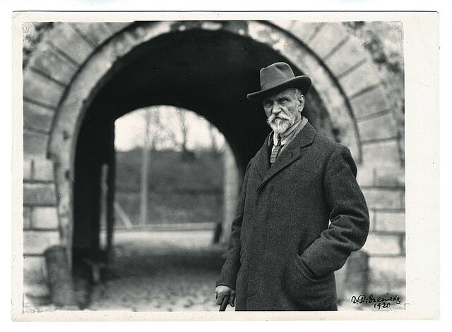 Rainim pasniegts Triju Zvaigžņu ordenis