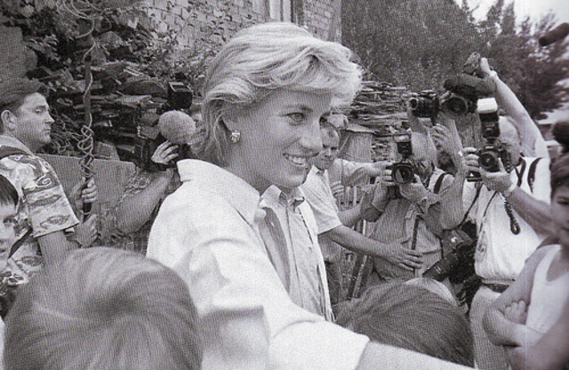Princess Diana visits Bosnia