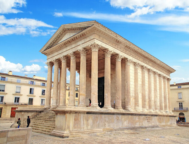 MAISON CARRÉE