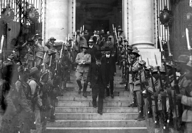 Convención en la cuidad de Mexico entre líderes revolucionarios