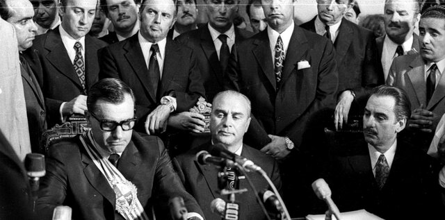 Inicio del autoritarismo