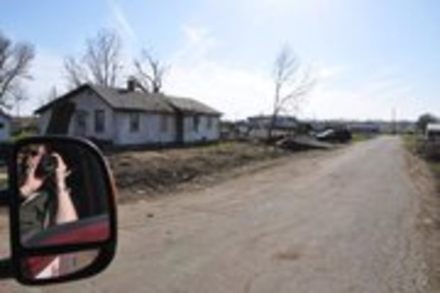 tornado- mapleton, iowa