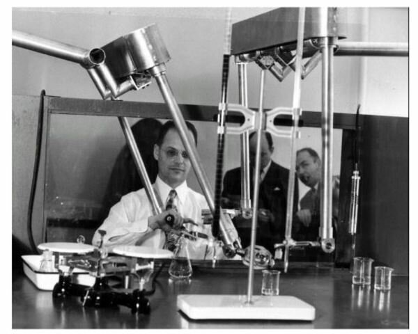 Primer brazo aritculado tele-operado