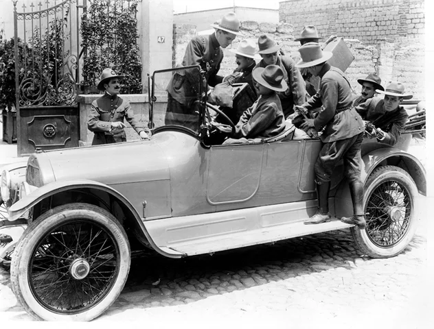 Película muda mexicana "La banda del automóvil gris"